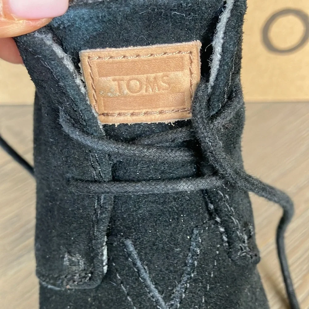 Like new TOMS desert wedge in black suede, size 5. - Picture 5 of 10